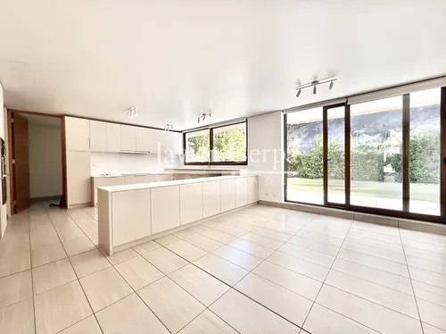 Departamento Primer Piso Con Jardin