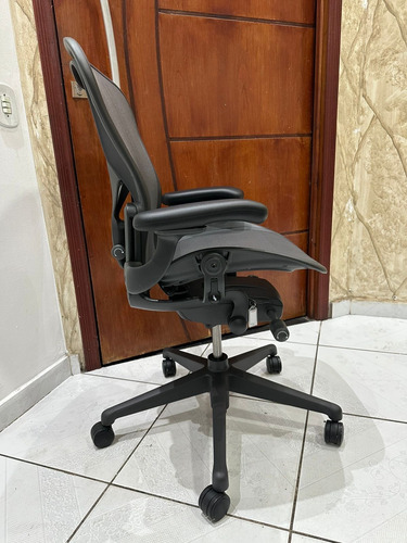 Cadeira Herman Miller New Aeron B Completa 2021 C Nf Preta Algodão (Usado)