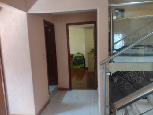 Casa En Desniveles De 3 Pisos, Hacienda Ojo De Agua Sup. 525 Mts