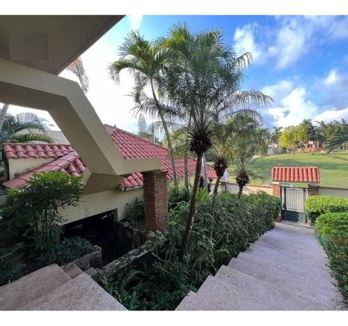 Casa En Venta De Oportunidad En Los Rios De 5 Habitaciones Piscina, Patio Y 4 Parqueos