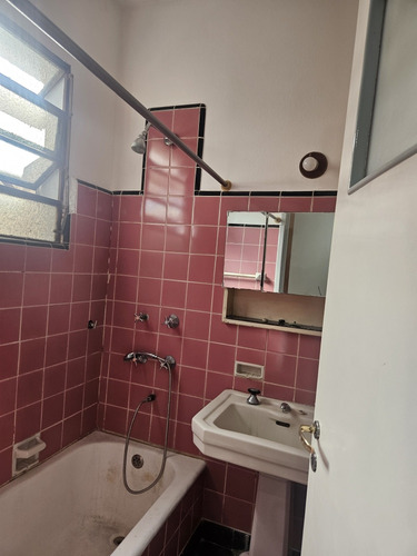 Excelente Ubicación Casa De 2 Plantas Importe Parque Jardín Al Frente Toma De Dpto Chico Como Parte De Pago