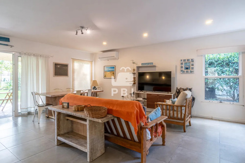 Casa En Venta En Solanas Country, Punta Ballena - Ref : Pbi14629