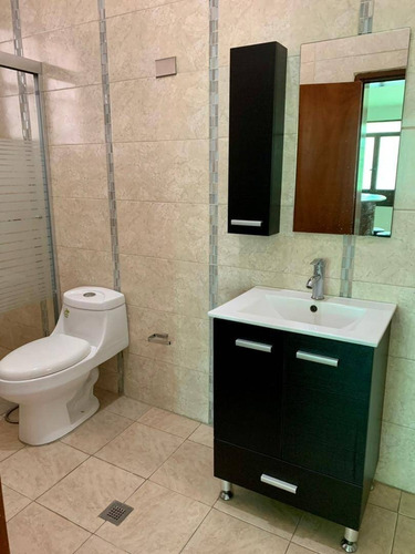 Imagen 13 de 19 de Quinta En Calle Cerrada El Trigal Norte, Acepta Financiamiento. Cód.:449669. 0414-4841043