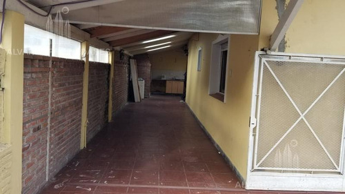 Imagen 19 de 19 de Ph - Castelar