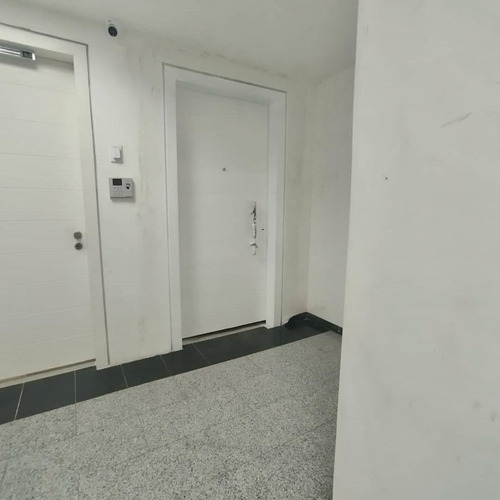 Oficina En Venta, Torre Empresarial Valoralta, Los Dos Caminos.