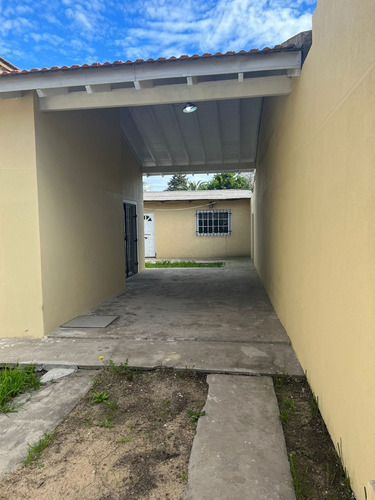Imagen 4 de 10 de Venta Casa 3amb + Quincho + Local Comercial Frente