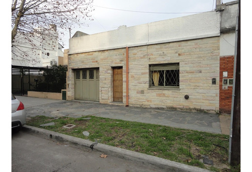 Casa Americana De 3 Ambientes Con Cochera , Patio Y Terraza 