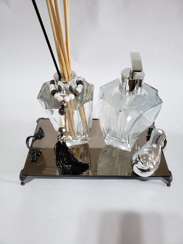 Imagem 2 de 3 de Kit Lavabo Frasco Elegance 210ml Transparente+bandeija+brind