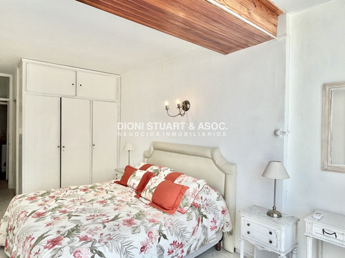 En Venta 2 Dormitorios En Punta Del Este - Frente A Plaza Los Artesanos - Oportunidad