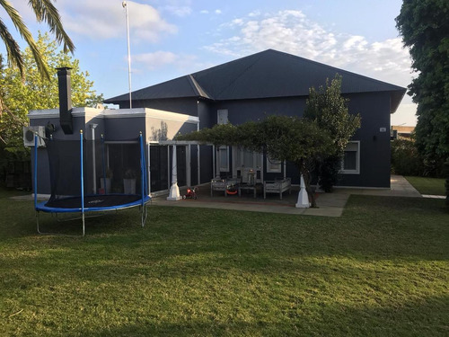 Casa Venta 4 Dormitorios 3 Baños Jardín Pileta Quincho Parrilla Cochera 280 Mts 2 -terreno 1300 Mts 2- Manuel B Gonnet