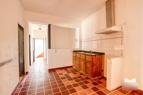 Imagen 18 de 30 de Depósito Y Casa De 3 Ambientes Con Patio Terraza Y Cochera Varios Autos