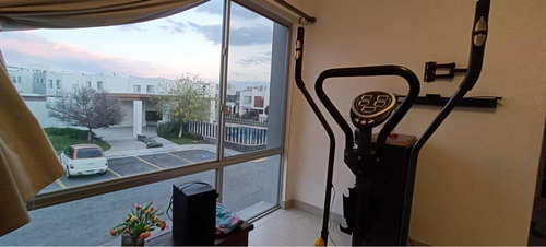 En Venta Casa Muy Amplia En El Refugio