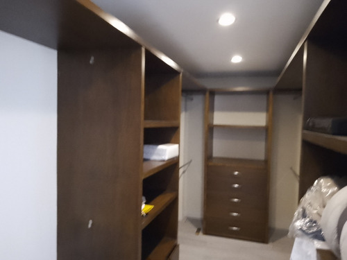Renta Exclusivo Departamento, Amplio, Cómodo, Bien Ubicado Y De Lujo, Con Terraza, 3 Recámaras Con Closet Y Baño Cada Una, Solo 3 Unidades, Tercer Nivel Premium, Renta Ejecutiva, Cocina Integral.