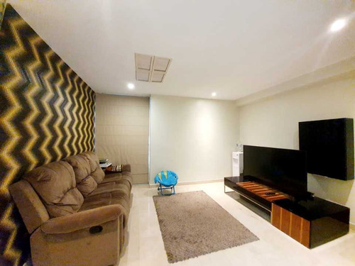 Imagen 19 de 23 de Vendo Ph 525mts2 4h+s/5b+s/4pe Colinas De Valle Arriba 6623