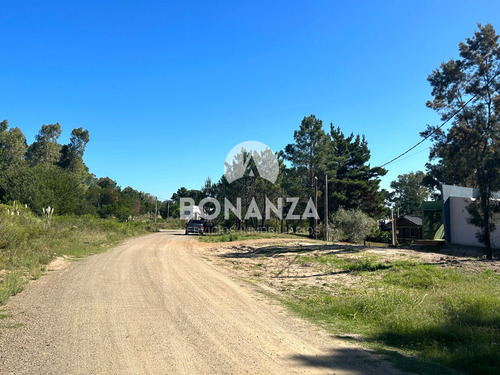 Terreno En Venta Piriápolis - Punta Colorada. 600 Metros De La Playa. 1000 M2