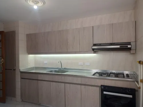 Apartamento En Arriendo En Aguacatala, Poblado