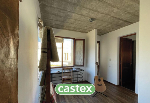 Imagen 5 de 23 de Casa De Cuatro Ambientes En Venta En La Lomada