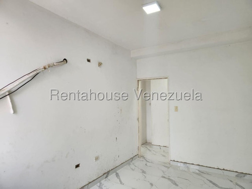 Maria E. Vende Espectacular Y Para Remodelar A Tu Gusto!!! Amplio Apartamento En Agua Viva, Cabudare, Lara#25-20219**