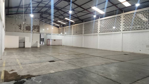 Excelente Galpón Para Uso Comercial, Industrial, O Almacén