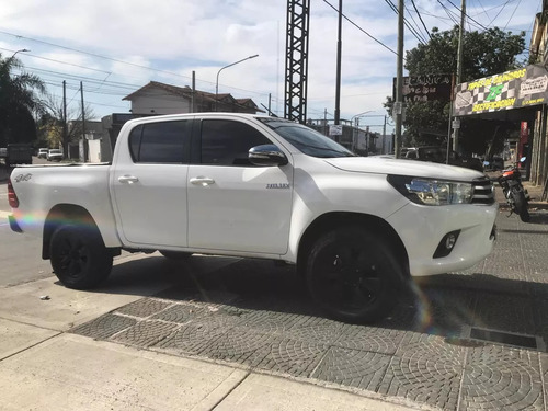 Imagen 3 de 24 de Toyota Hilux 2.8 Cd Srv 177cv 4x4 Mt2017