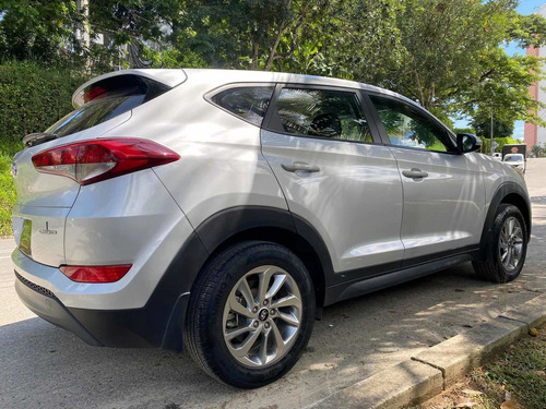 Imagen 6 de 19 de Hyundai Tucson 2.0 Gl Premium At 2018