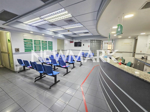 Centro Médico 369 M2 Equipado Y Listo Para Operar