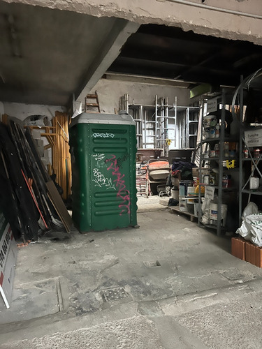 Venta O Permuta Local Deposito, En Excelente Ubicación De Barrio Tres Cruces, Buen Estado
