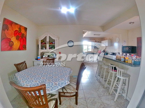 Chalé Com 4 Quartos, Sendo 2 Suítes, No Bairro Nossa Senhora Da Paz Em Bal. Piçarras. (cód. 10465) - 35710465v