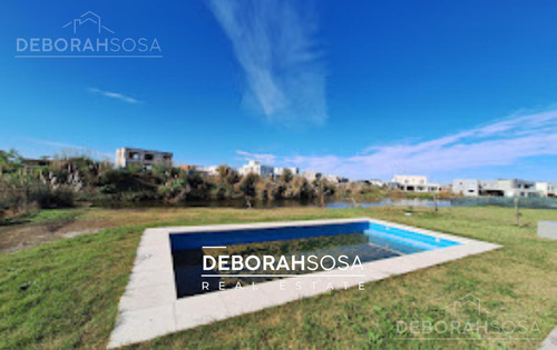 Casa En Venta En Barrio-el Canton -al Agua-zona Norte -a La Laguna-escobar