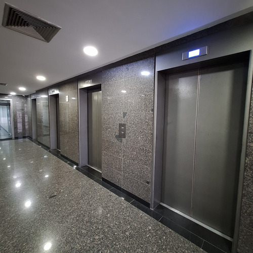 Alquilo Oficina En Centro Comercial El Recreo 156mts