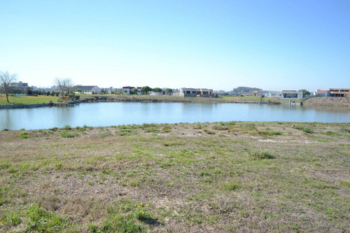 Imagen 4 de 16 de Lote Con Fondo A La Laguna - San Sebastian A11