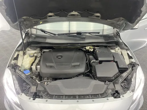Volvo V40 2.0 T4 Drive-E R-DESIGN AT