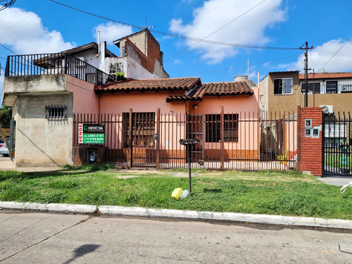 Casa En Ph Al Fte., 3 Amb. + Dpto Mono *** Apto Credito ***
