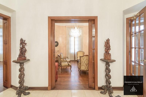 Imagen 12 de 30 de Casa Estilo Frances Con Jardin En Zona De Embajadas