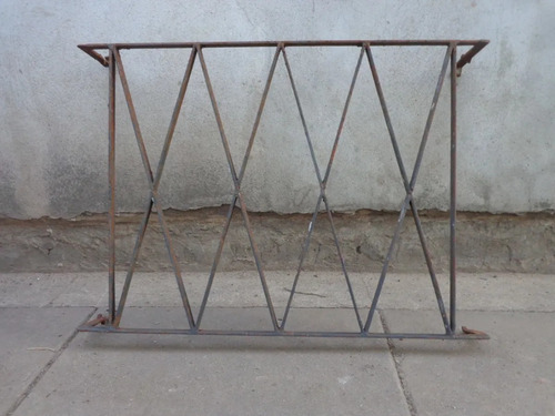 Reja Hierro Rombos Fuerte 72x76 Cm. (Usado)