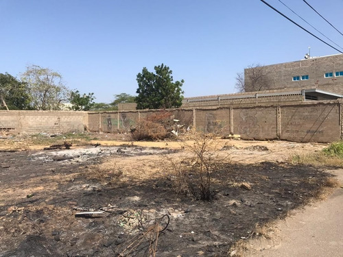 Imagen 3 de 3 de Terreno Esquina En La Av. Principal De Puerta Maraven, De 702mts2, Inmejorable Ubicacion.#22-16759.