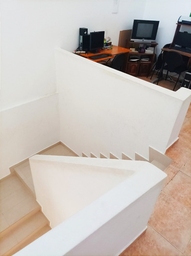 En Venta Casa De 2 Plantas Precio De Oportunidad, Cocina Concepto Abierto, Calle Cerrada, Urbanización Alto Hatillo. Ln