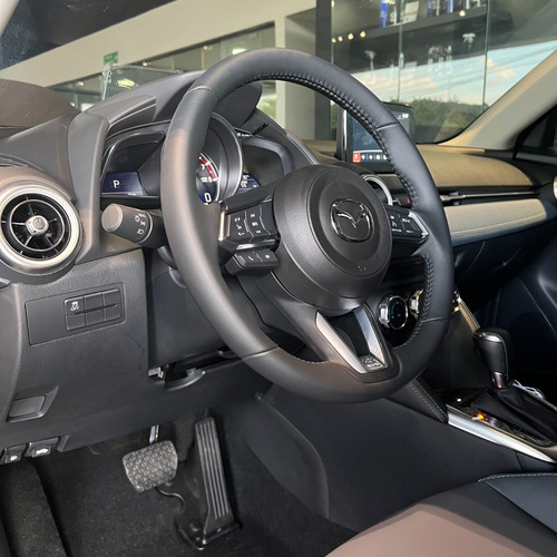 Imagen 8 de 18 de Mazda 2 Sedan Grand Touring Lx Machine Gray