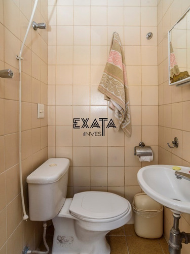 Imagem 23 de 30 de Apartamento Em Alto De Pinheiros Repleto De Armários Embutidos, Sala E Quartos Com Piso Taco De Madeira, Um Banheiro Para Os Dois Quartos, Salas De Estar E Jantar, Cozinha Com Copa - Ap00800 - 697149