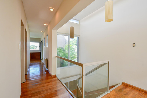 Casa En Venta De 3 Dormitorios Mas Escritorio En Gonnet 25 Y 484 Apto Banco . Toma Permuta
