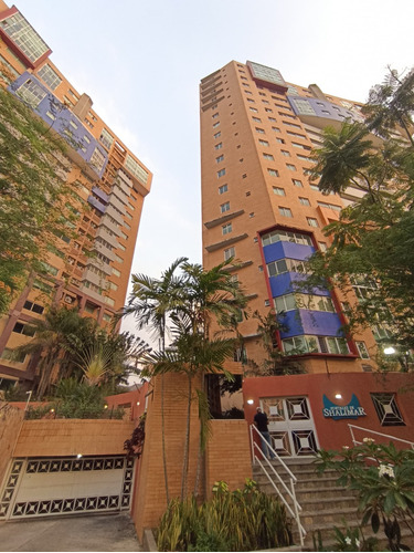 Maria Jose Castro Vende Espectacular Apartamento En La Urbanización La Trigaleña Sar-599