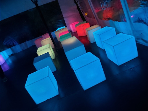 Alquiler Livings Led Luminoso Puff Mesa Frapera Barra Evento