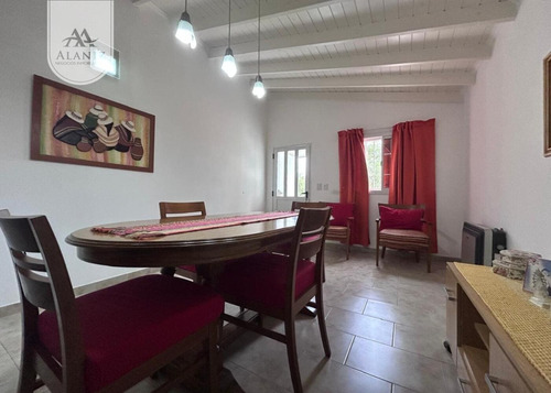 Chalet En Venta, Impecable Con Pileta, En Merlo, S. L.