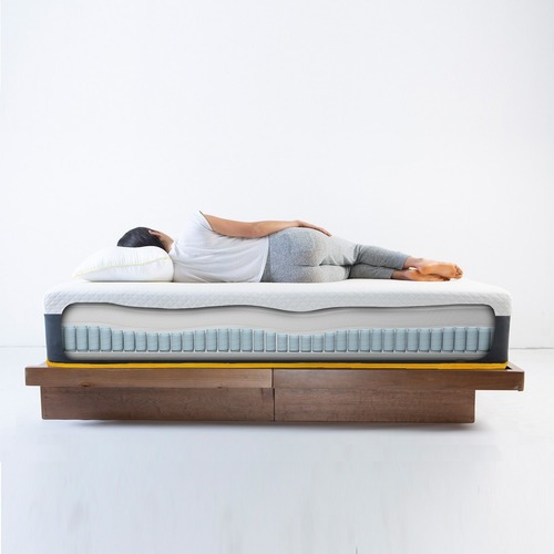 Imagen 5 de 8 de Colchón King Size Voltti Essential Hibrido, Con Resortes Pocket Y Memory Foam, No Transfiere Movimiento