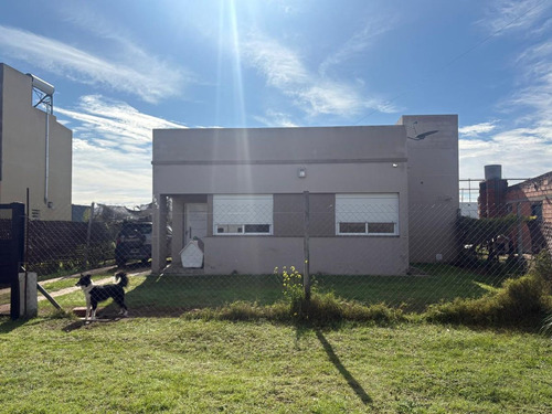 Venta Casa En Cañitas Ll, Con Patio Y Pileta.