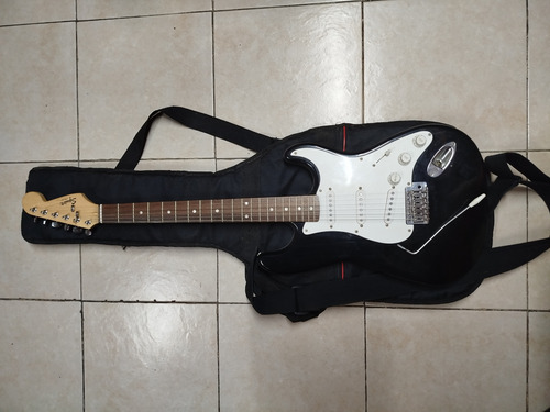 Guitarra Eléctrica Squier By Fender Stratocaster Y Parlante Diestro Negro Laurel Indio