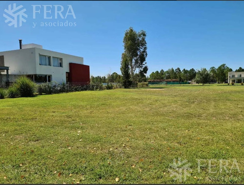 Imagen 6 de 11 de Venta De Lote En Club Miralagos 2 (28069)