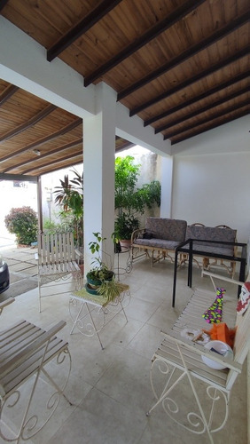 Imagen 3 de 7 de Townhouse Urb. Privada Chaguaramos Av. Rotaría Cumaná
