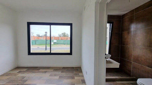 Casa 4 Ambientes A La Venta En Barrio Santo Tomás