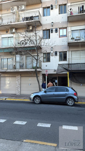 Venta Departamento Saavedra, Un Ambiente Con Balcon.